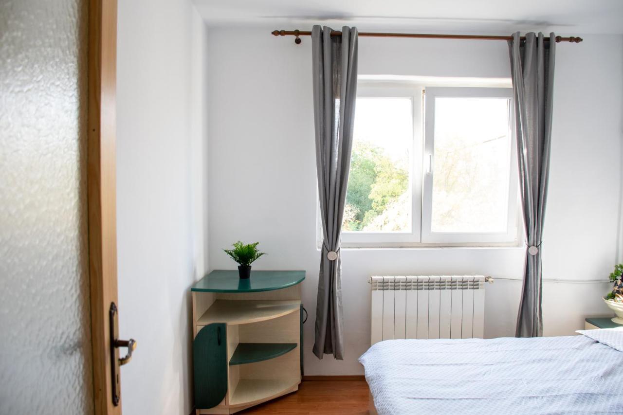 Family-Friendly Apartment Oradea Exterior photo