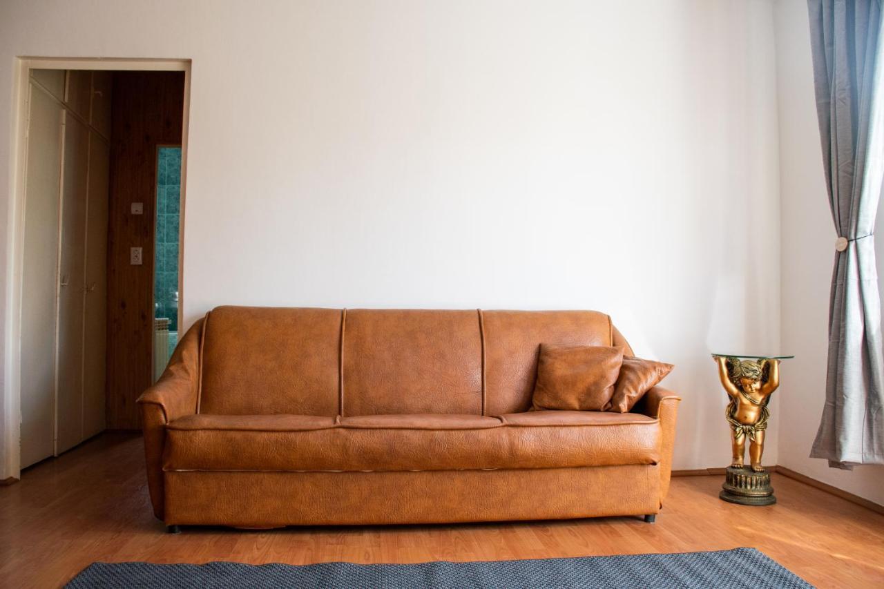 Family-Friendly Apartment Oradea Exterior photo