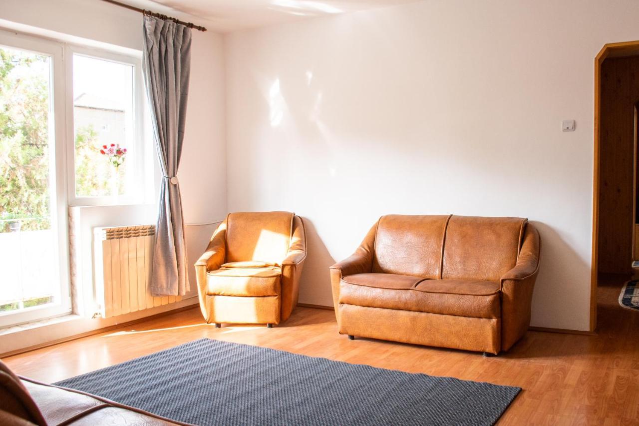 Family-Friendly Apartment Oradea Exterior photo