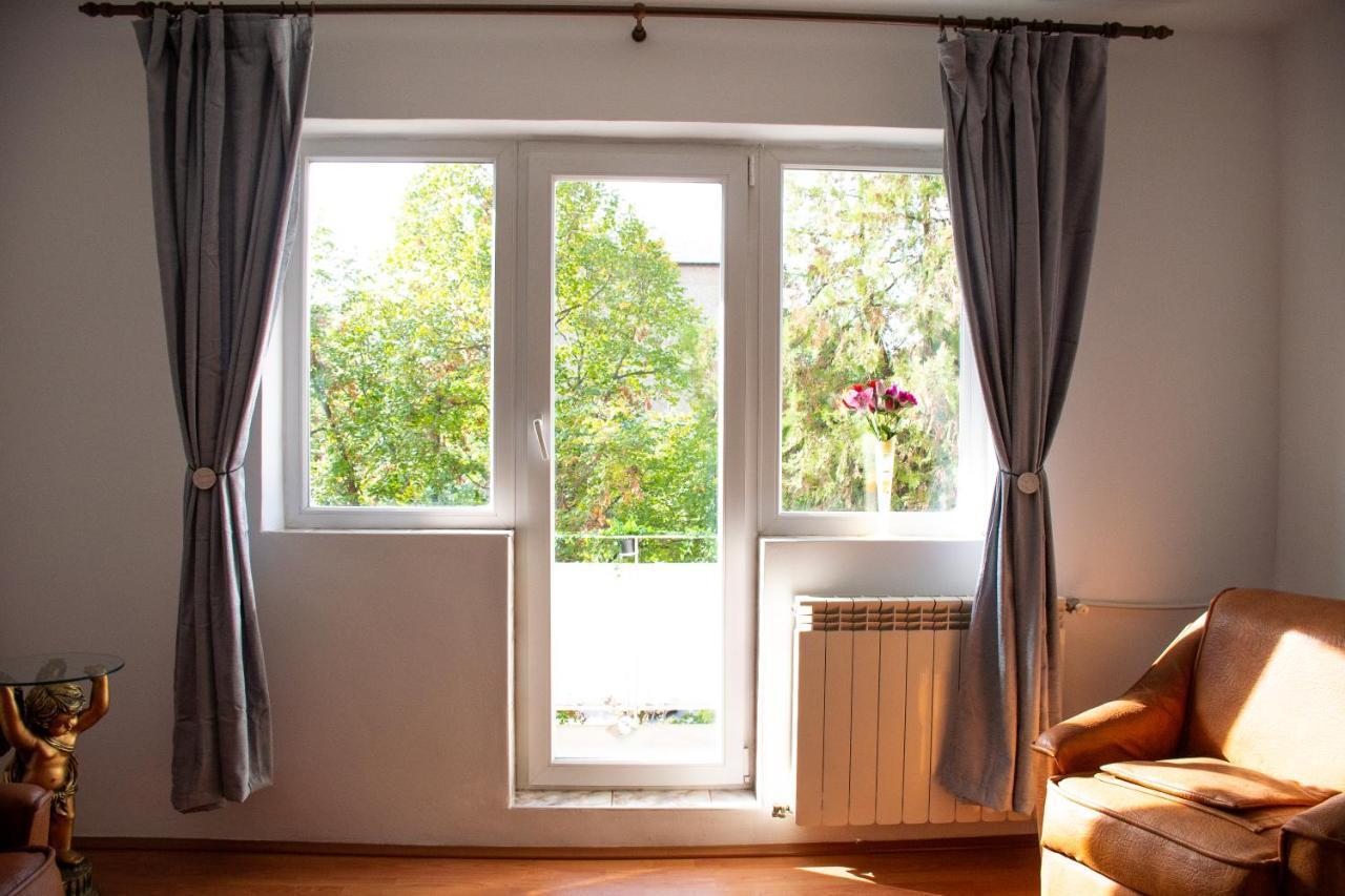 Family-Friendly Apartment Oradea Exterior photo
